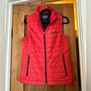 Patagonia women’s nano puff vest size M